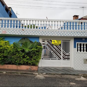 Casa R$ 570.000,00 Jardim Edilene / Cidade Dutra 3 dormitórios 1 suíte, sala, copa, cozinha, 3WCs, área de serviço, espaço para salão de festas, e dependência para guardar as bagunças, 1 vaga com opção para 2 vagas.